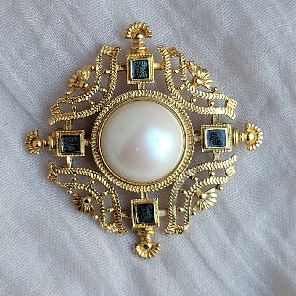 Vintage 90s Monet brooch signed Maltese cross‎ faux pearl dome blue enamel